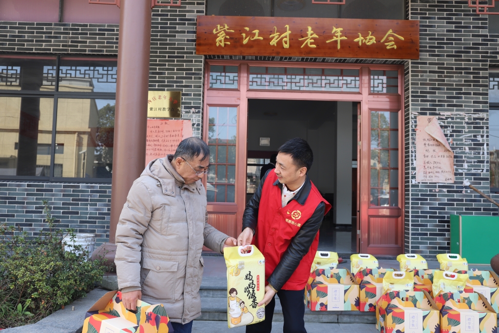 暖春意，敬老情-emc易倍多年对峙慰问孤寡老人